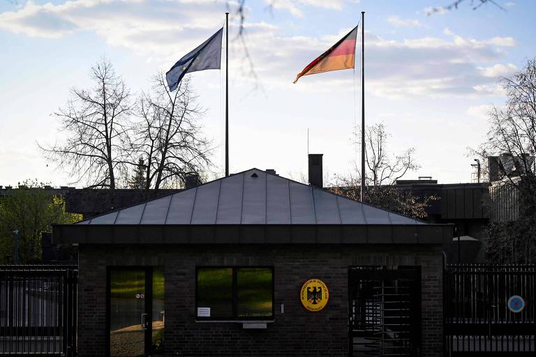 Rússia expulsa mais de 20 diplomatas alemães em retaliação a Berlim