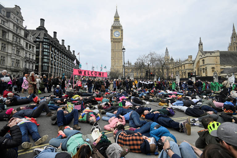 Grupo Extinction Rebellion protesta em Londres no Dia da Terra