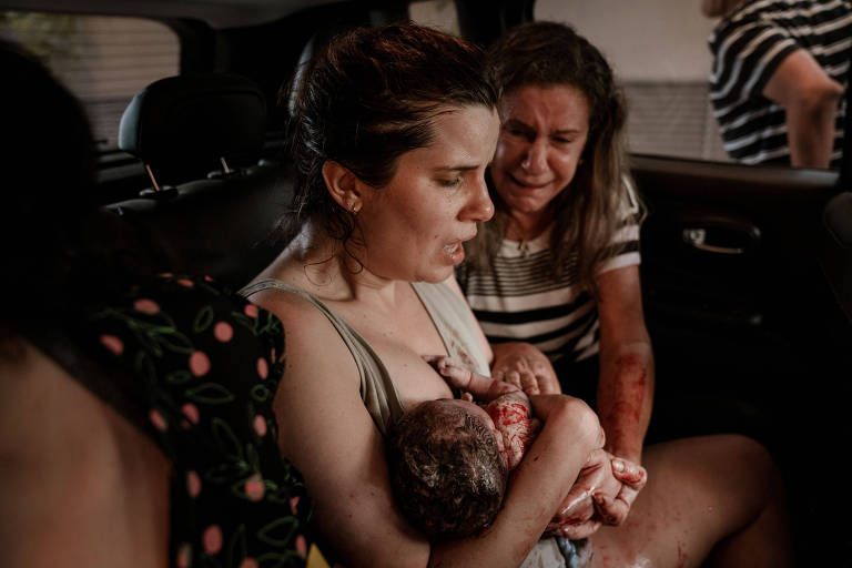 'Tive meu bebê no carro': quando o parto acontece sem assistência
