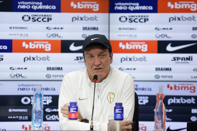Cuca durante sua apresentação como novo técnico do Corinthians