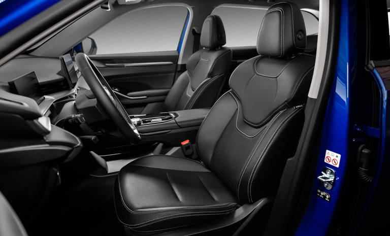 Interior do Haval H6 tem forração que imita couro