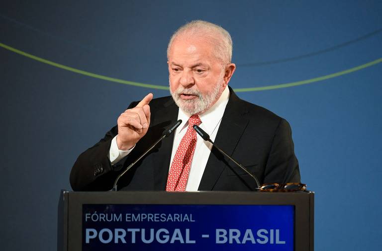 O presidente Lula discursa em fórum empresarial na cidade de Matosinhos, em Portugal