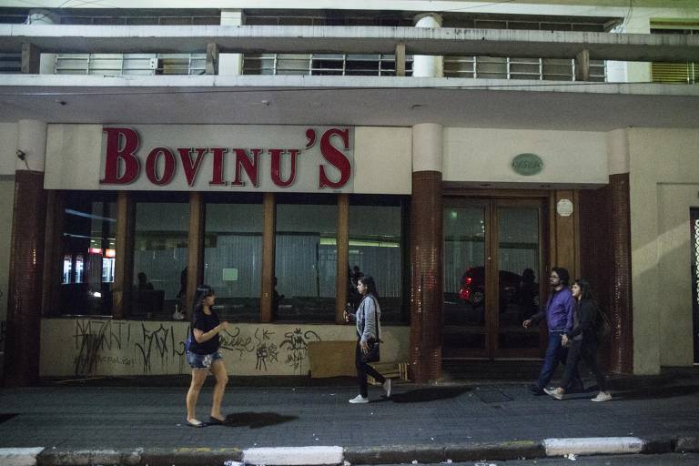 Fachada da churrascaria Bovinu's, que oferece rodízio de carne