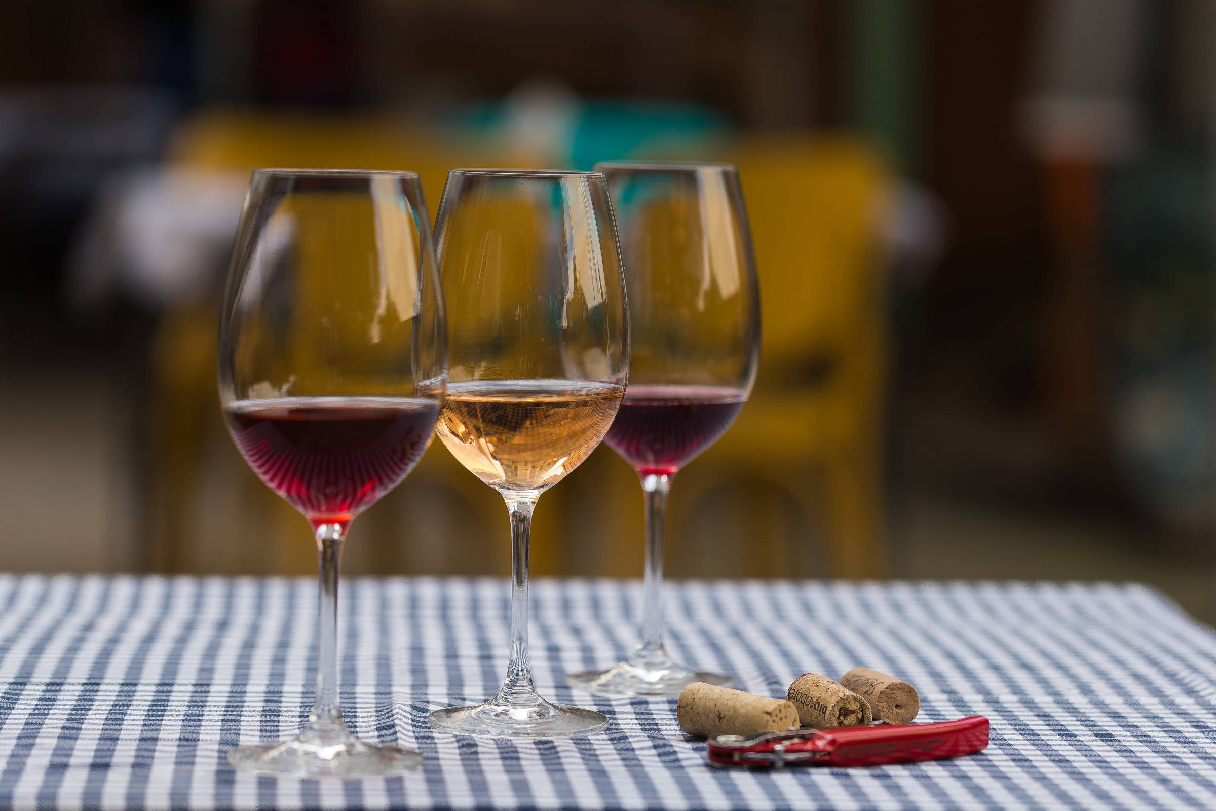 Preços altos derrubam demanda global por vinho ao menor nível em 27 anos