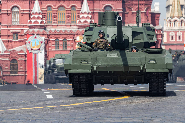 Um T-14 Armata na praça Vermelha, em Moscou, durante ensaio para o Dia da Vitória de 2022