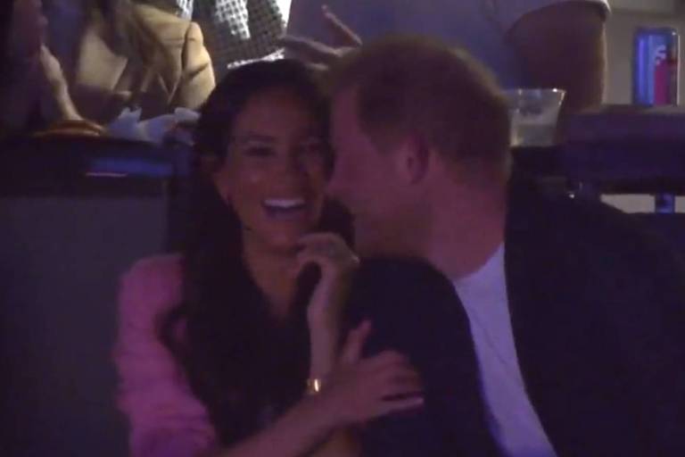 Meghan Markle se esquiva de Harry ao ser flagrada em câmera do beijo; veja vídeo
