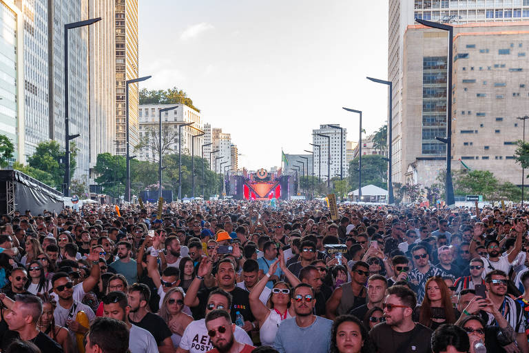 O festival Ultra Brasil levou 40 mil pessoas ao vale do Anhangabaú no feriado de Tiradentes, com ingressos a partir de R$ 425 (meia-entrada).
