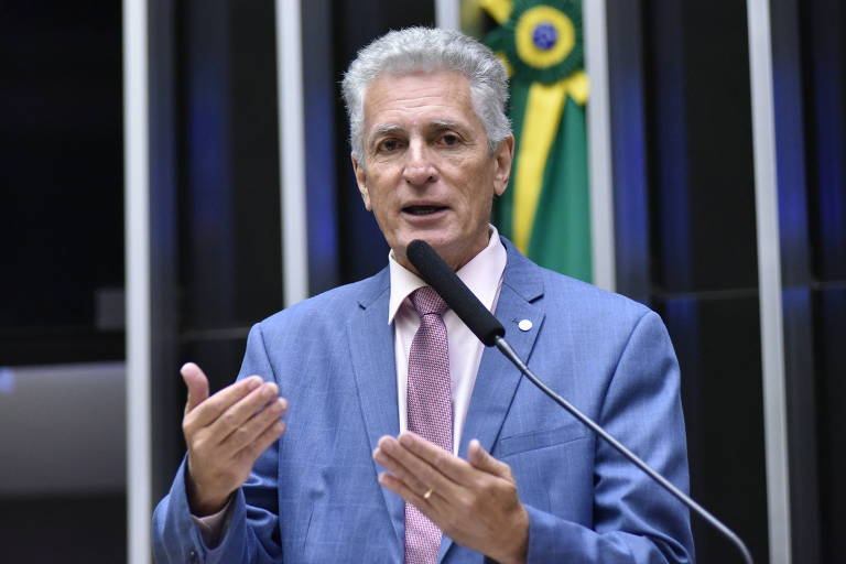 Deputado quer entregar relatório da CPI do 8/1 a Lula durante ato que relembrará ataques