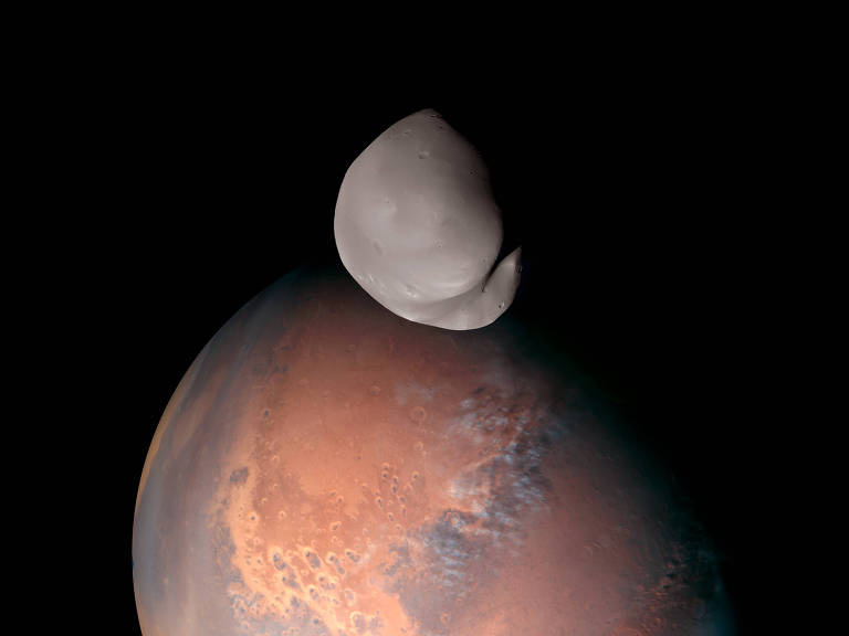 Uma foto sem data fornecida pela Emirates Mars Mission mostra uma imagem composta de Deimos, capturada pela Emirates Mars Mission, sobre Marte