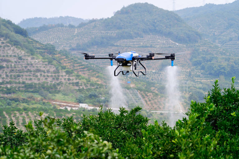 Drone de pulverização lançado pela Eavision promete operação em até 22,5 hectares por hora e pode voar a até 70 centímetros do alvo