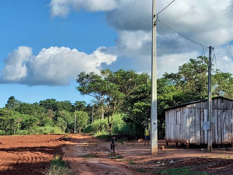 Casa localizada na Terra Indígena Tekoha Guasu Guavirá, no oeste do Paraná, a poucos metros de distância de plantação do agronegócio