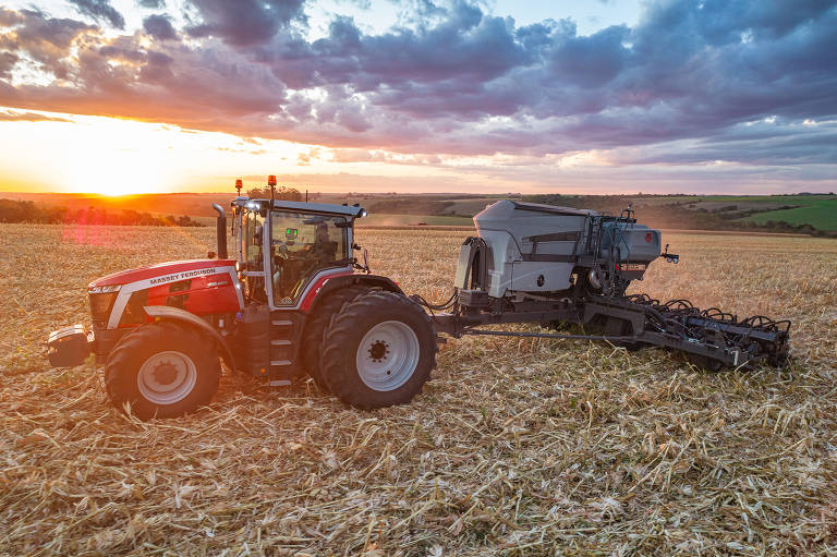 Plantadeira Momentum, da Massey Ferguson, com sistema de ajuste e calibragem que resulta em melhor performance em áreas acidentadas