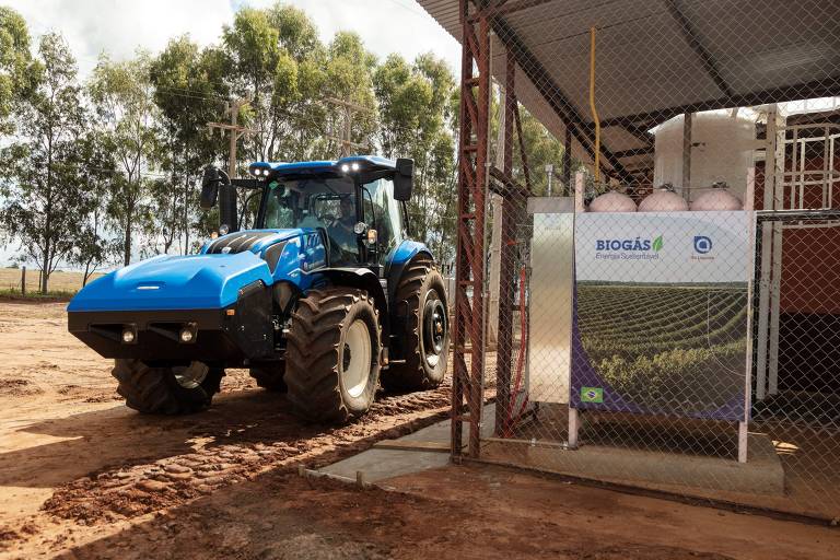Trator movido a biometano da New Holland, que foi apresentado na Agrishow em anos anteriores e teve primeira venda concretizada em 2023