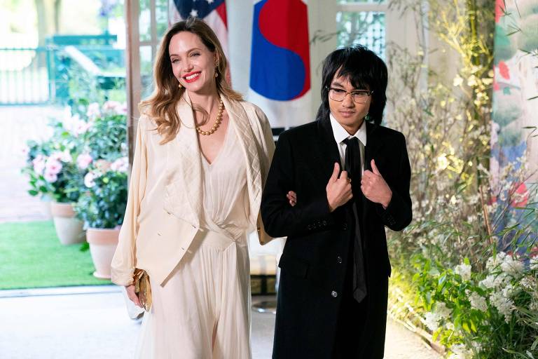 Angelina Jolie e filho participam de jantar na Casa Branca ao lado de Joe Biden