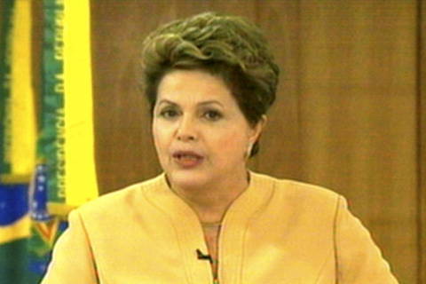BRASILIA,DF ? 21/6/2013 ? A presidenta Dilma Houssef faz pronunciamento a nação em rede nacional de rádio e televisão em resposta aos protestos e manifestações ocorridos no país nas últimas semanas. (Foto: Reprodução) *** AGO *** ***DIREITOS RESERVADOS. NÃO PUBLICAR SEM AUTORIZAÇÃO DO DETENTOR DOS DIREITOS AUTORAIS E DE IMAGEM***