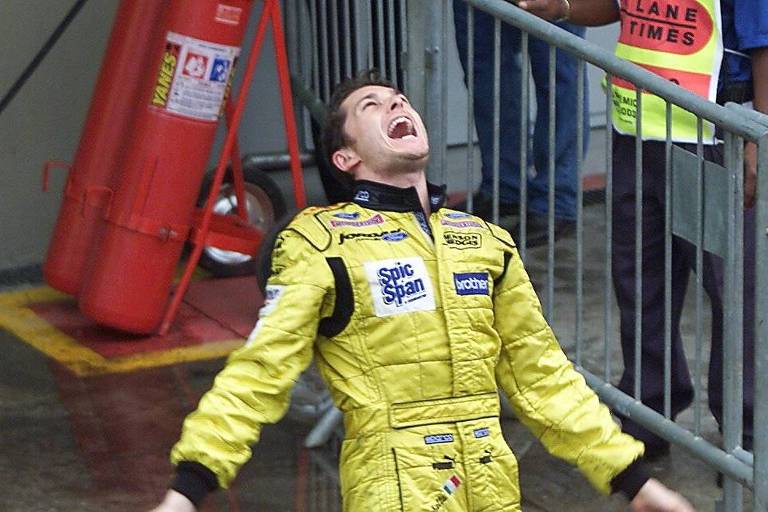 Giancarlo Fisichella chegou a comemorar a vitória em Interlagos antes de revisão da FIA