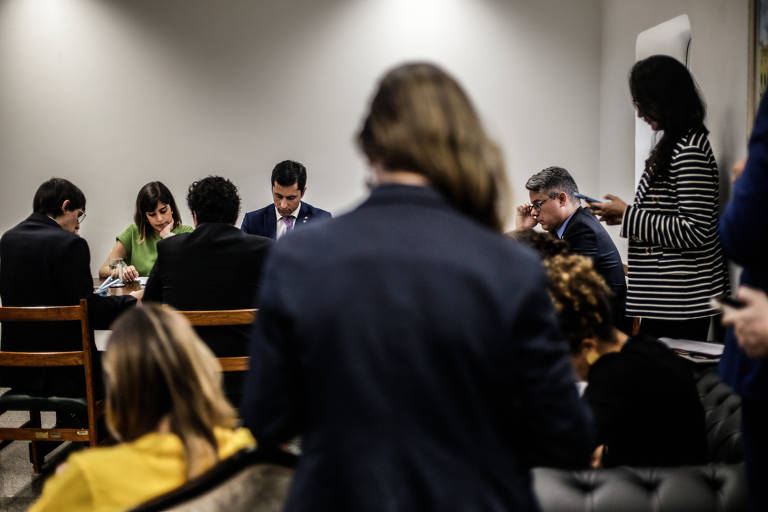 Intitulado gabinete compartilhado, a iniciativa reúne parlamentares de partidos que são da base do governo Luiz Inácio Lula da Silva (PT) e de legendas que se consideram independentes.