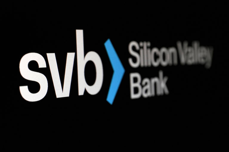 Logotipo do Silicon Valley Bank na sede do grupo