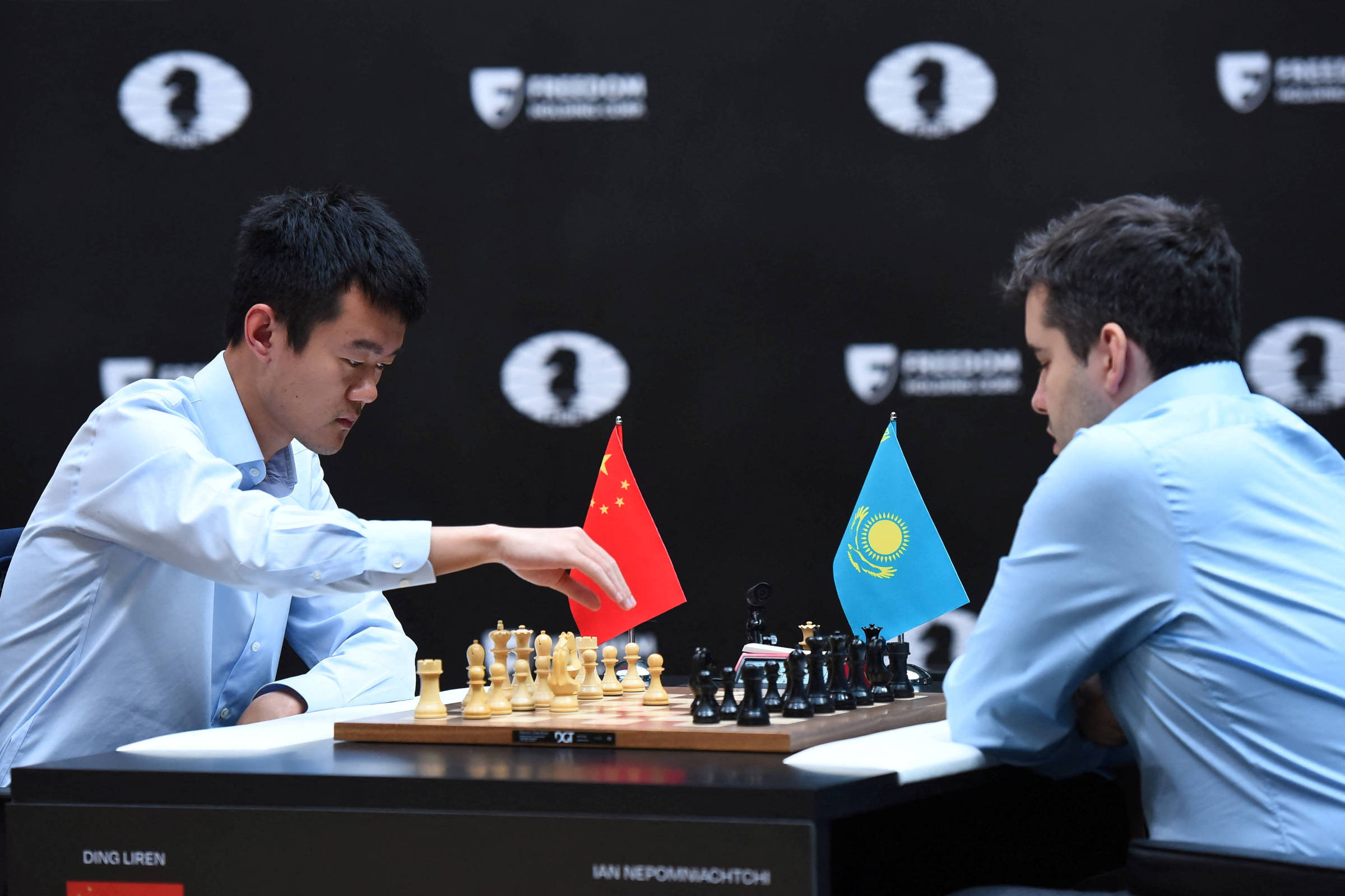 Ding Liren vence e coloca fogo no Campeonato Mundial de Xadrez