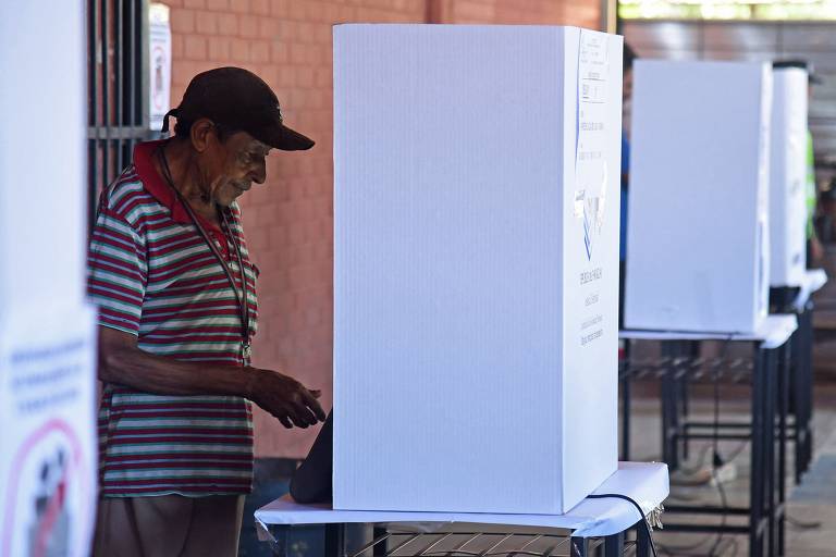 Paraguai vota em eleição de turno único