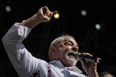 Lula sanciona reajuste da tabela do Imposto de Renda no Dia do Trabalho em Itaquera