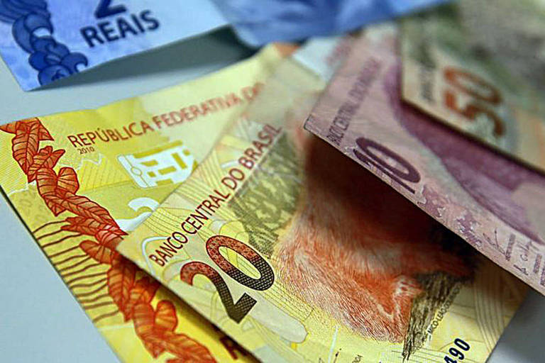 Salário mínimo de R$ 1.320: quanto piso aumentou em cada governo?