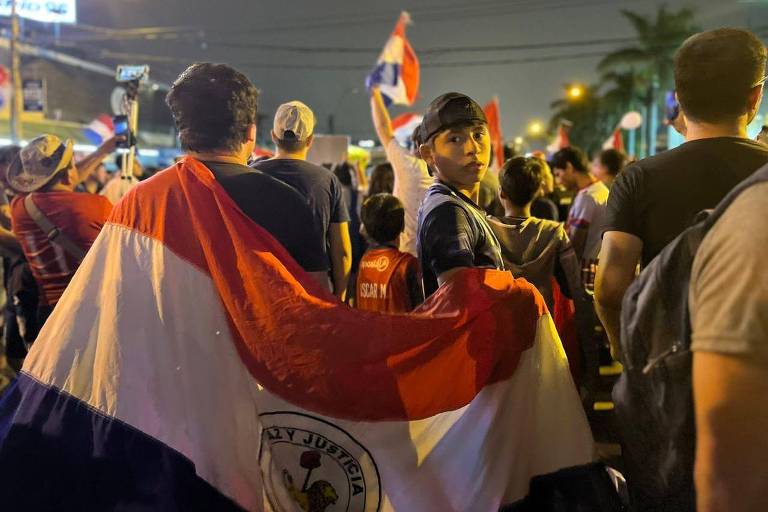 Apoiadores de 'Bolsonaro paraguaio' questionam eleição em Assunção, no Paraguai