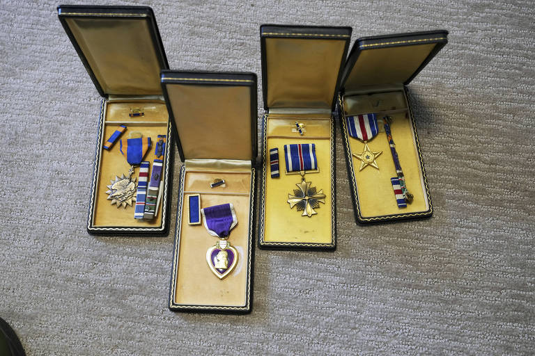 Medalhas concedidas a John Wenzel por sua atuação na Segunda Guerra Mundial