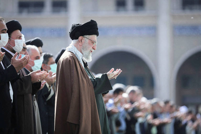 O líder supremo do Irã, o aiatolá Ali Khamenei, na capital, Teerã, durante feriado sagrado 