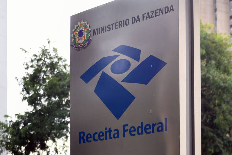 Fachada do prédio da Superintendência da Receita Federal em Brasília (DF); órgão prepara reestruturação 