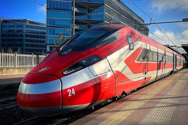 Trem de alta velocidade liga Roma a Milão