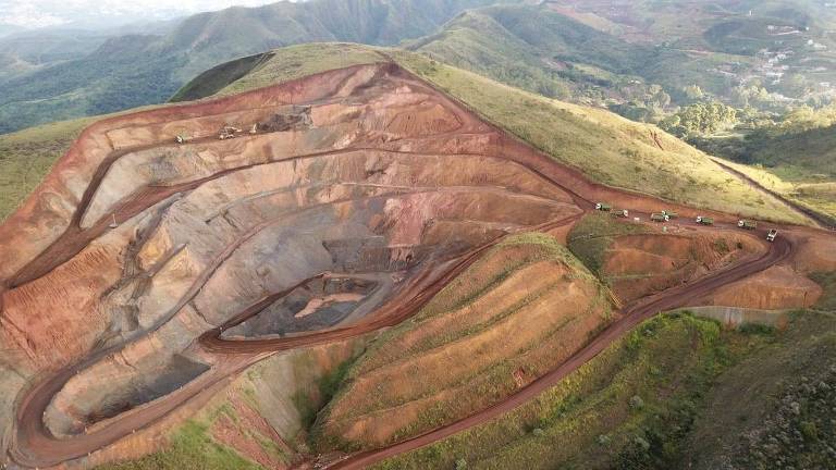 A foto mostra área explorada pela mineradora Gute Sicht na Serra do Curral, cartão postal de Belo Horizonte.