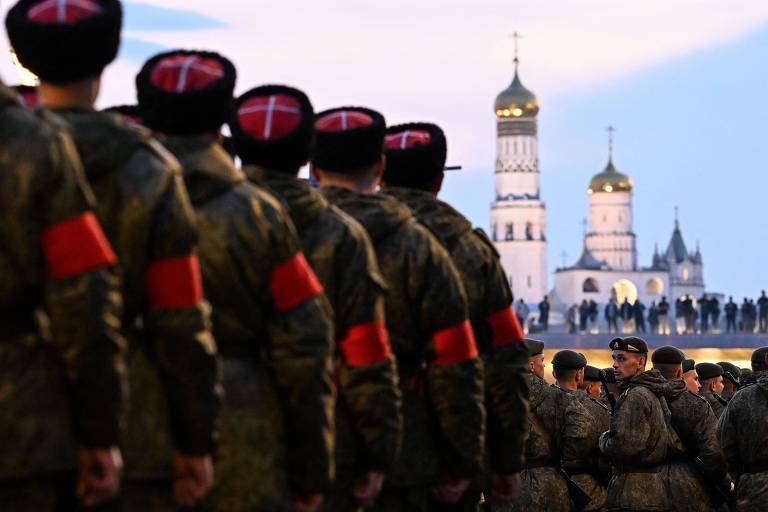 Soldados russos em Moscou, durante preparativos para o Dia da Vitória 