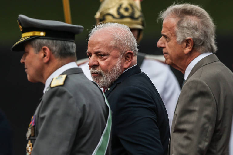 Lula e comando militar evitam ação contra Bolsonaro em almoço
