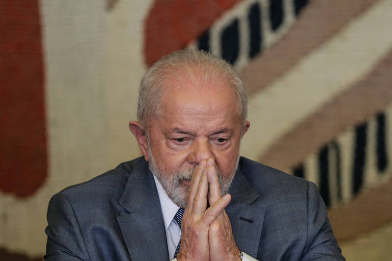 Lula exalta fim da emergência da Covid e culpa 'governo negacionista' de Bolsonaro por mortes