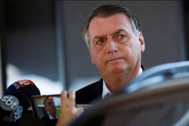 O que realmente diz a 'bula da Pfizer', que Bolsonaro disse ter lido para decidir não se vacinar