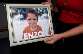 Blumenau - retrato de mães do Enzo, vítima de ataque a creche