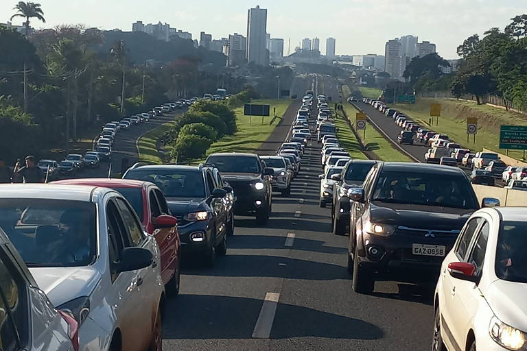 Congestionamento no Anel Viário de Ribeirão Preto devido à Agrishow; filas chegaram a superar três horas