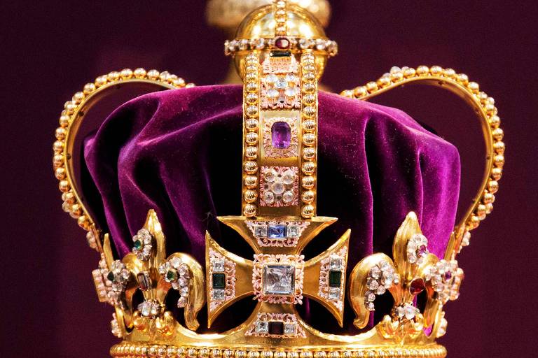 Rei Charles 3° será coroado com peça feita de ouro maciço e cravejada de joias