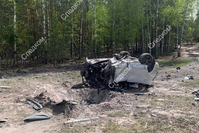 Carro que transportava o escritor Zakhar Prilepin destruído em Nizhni Novgorod, na Rússia