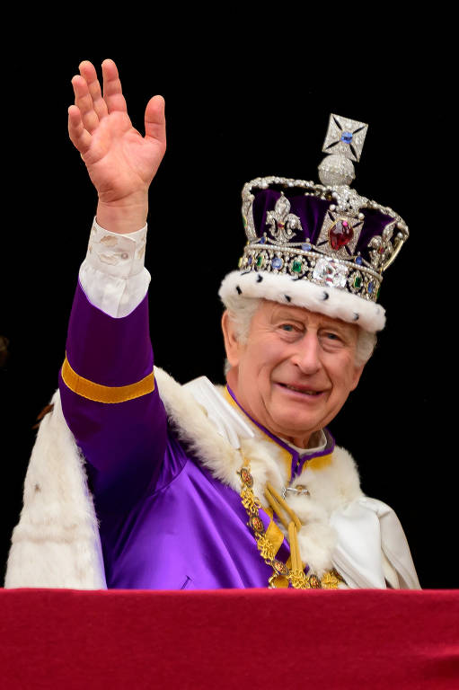 Veja fotos dos looks do Rei Charles 3º em sua coroação