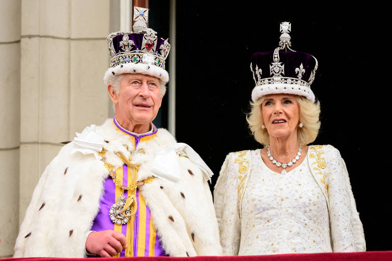 Rei Charles 3º fez mais trocas de roupa que uma debutante; veja looks