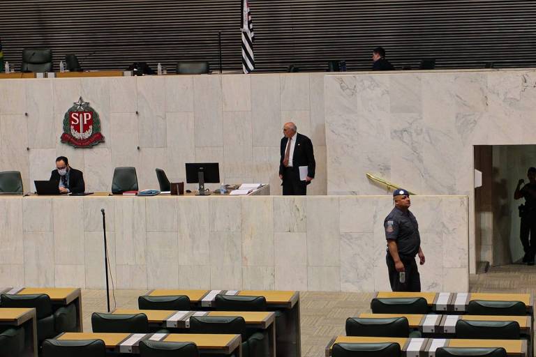 O deputado estadual Eduardo Suplicy (PT-SP) sozinho no plenário da Alesp durante sessão ordinária na tarde de sexta, em 5 de maio de 2023