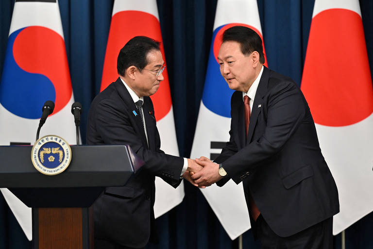 Premiê do Japão lamenta violência histórica contra sul-coreanos em busca de aliança anti-China