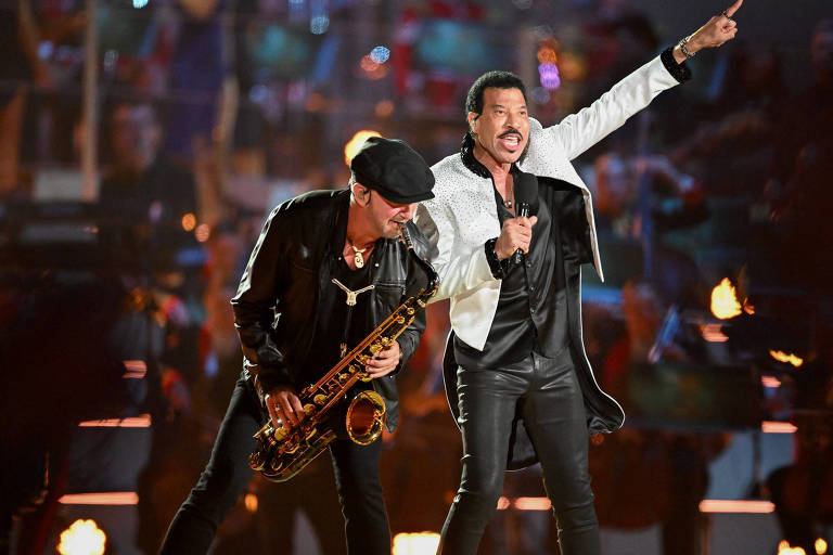 Lionel Richie cantou 'Easy' e 'All Night Long' no concerto da coroação
