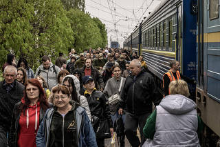 A train from Lviv, in western Ukraine, and Kyiv, the country?s capital, arriving in Pokrovsk, in the eastern Donetsk region, April 30, 2023. (Finbarr O?Reilly/The New York Times)