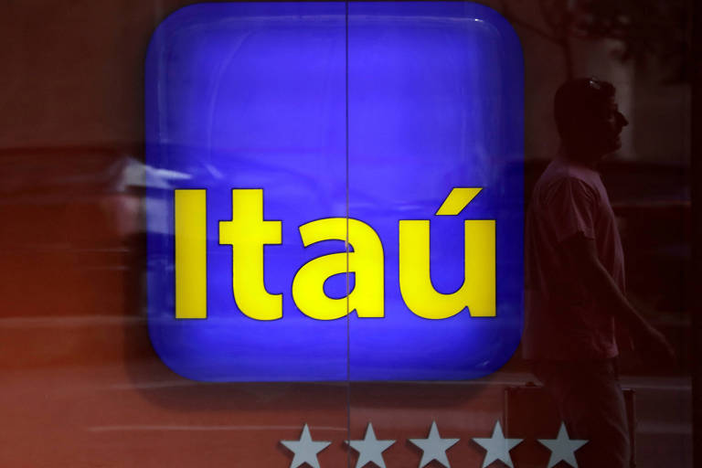 Logo do Itaú em fachada de agência do banco no Rio de Janeiro
