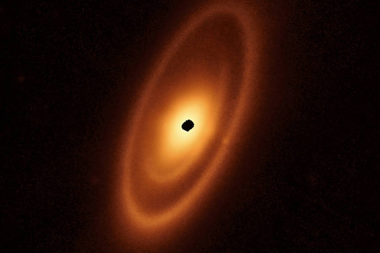James Webb detecta três cinturões de detritos em torno de uma estrela luminosa