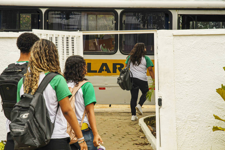 Projeto de lei sobre bolsas no ensino médio confirma plano do governo Lula