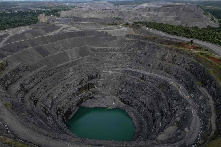 Vista aérea da mina de cobre Sossego, em Canaã dos Carajás, uma das maiores minas ao céu aberto do mundo